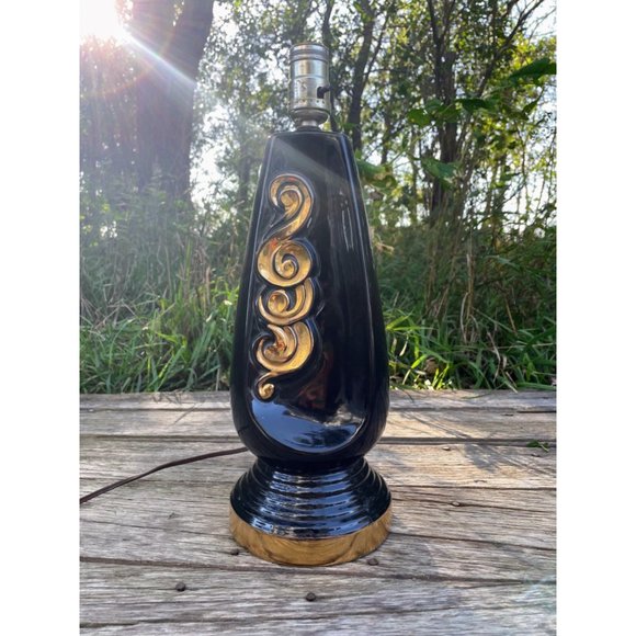 Vintage MCM Black & Gold Ceramic Table Lamp - Picture 8 of 16